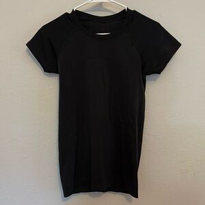 Lululemon athletica swiftly tech short sleeve tee size 6